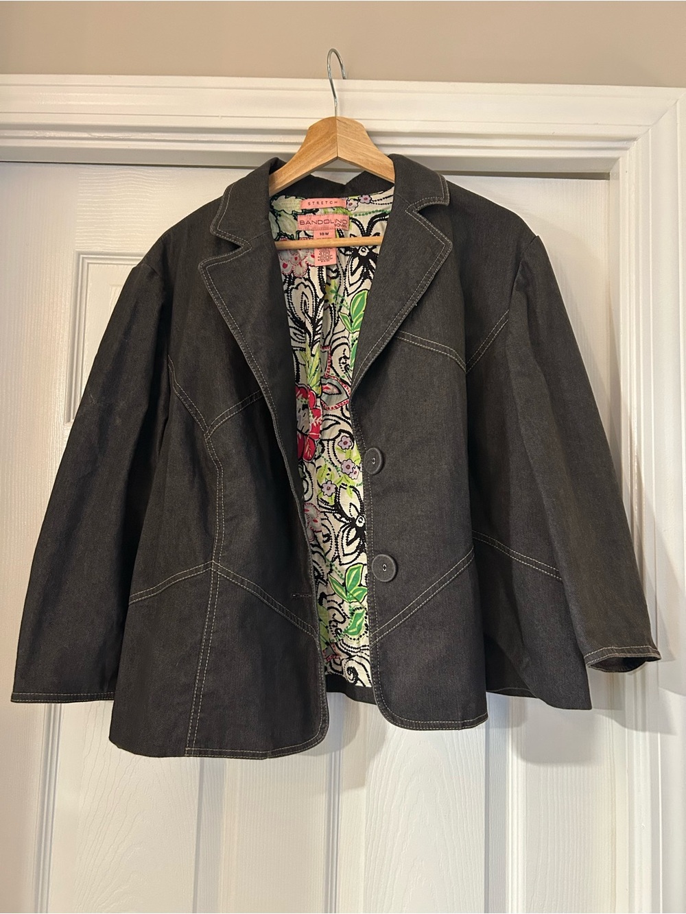Bandolino Black Two-Button Blazer with Printed Lining